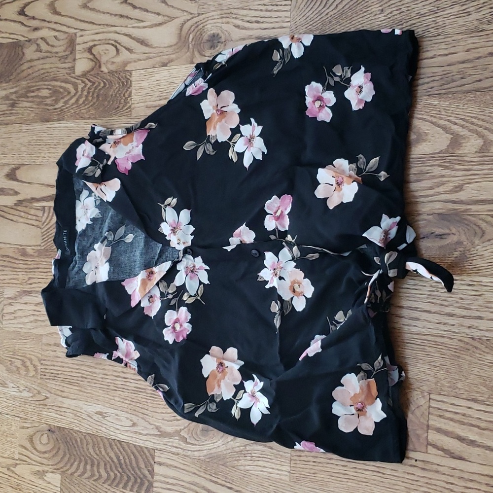 (M) Dynamite Floral Cropped Top Coastal Cowgirl Modern Western Floral Print
